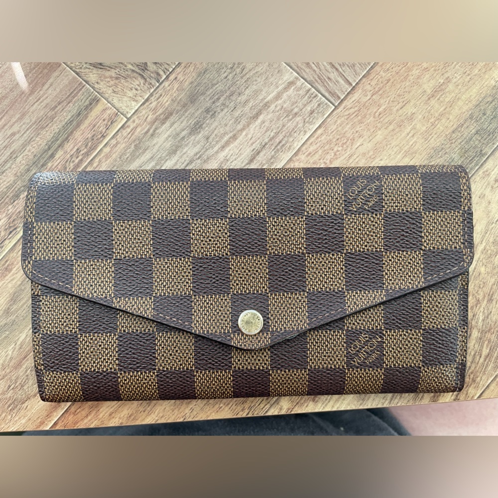 Louis Vuitton Sarah Wallet in Damier Print
